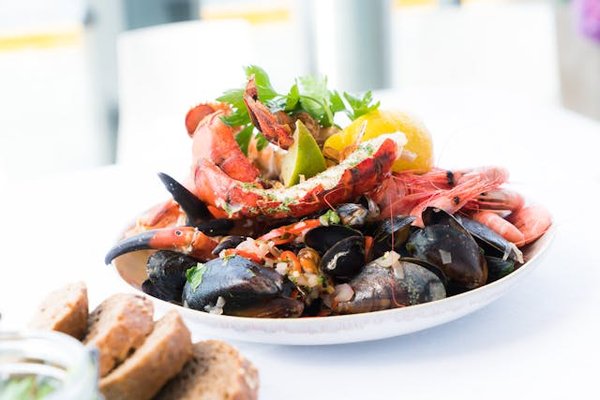 Quels sont les secrets pour préparer des fruits de mer frais et savoureux?